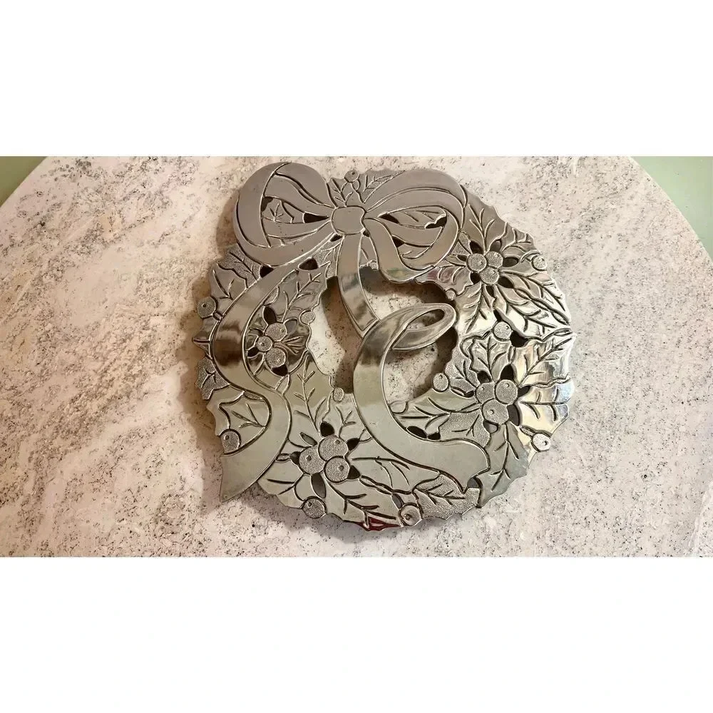 International Silver Co Silver Plated Vintage Footed Insulated Wreath Bow Trivet
